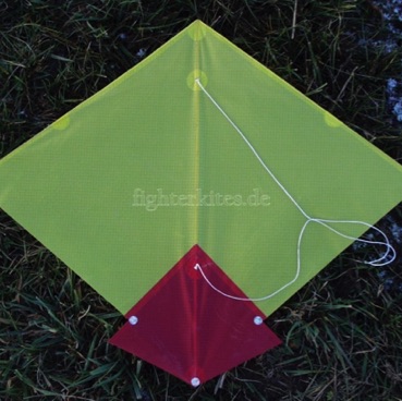 Segel: appliziert
Segelmaterial: Ripstop-Nylon
Bogenstab: Carbon 1,2 mm
Mittelstab: Bambus
Gesamtgewicht: 10,9 g